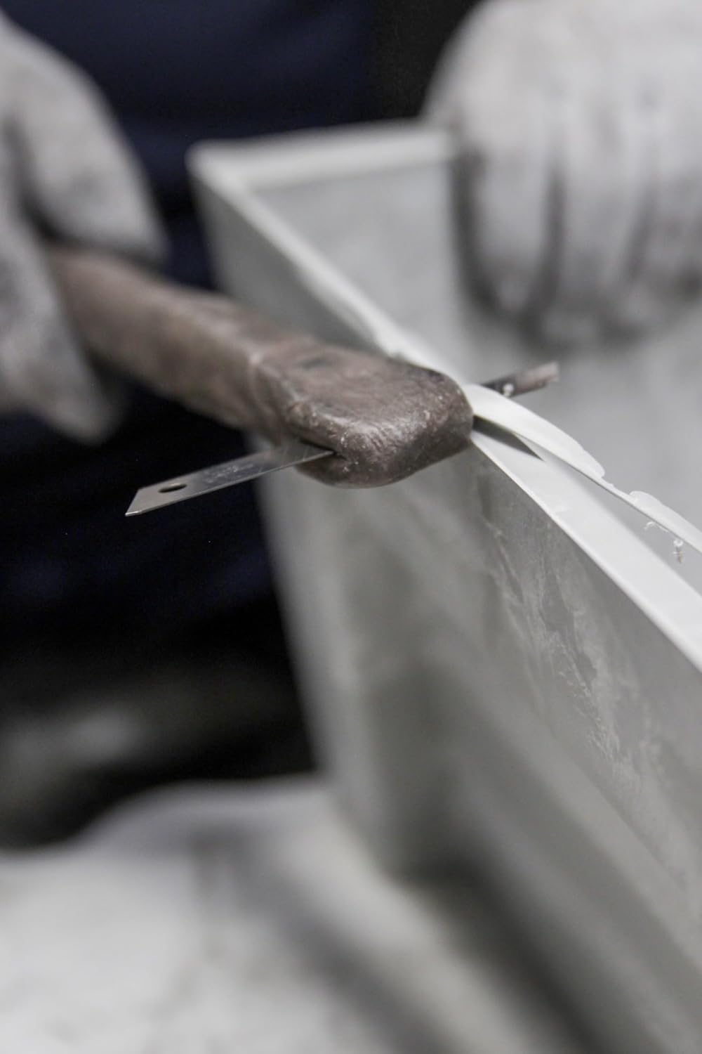 Ecopots Paris Durable Modern Rectangular Indoor/Outdoor Recycled-Based Composite Flower Planter, White Grey, 31.5"