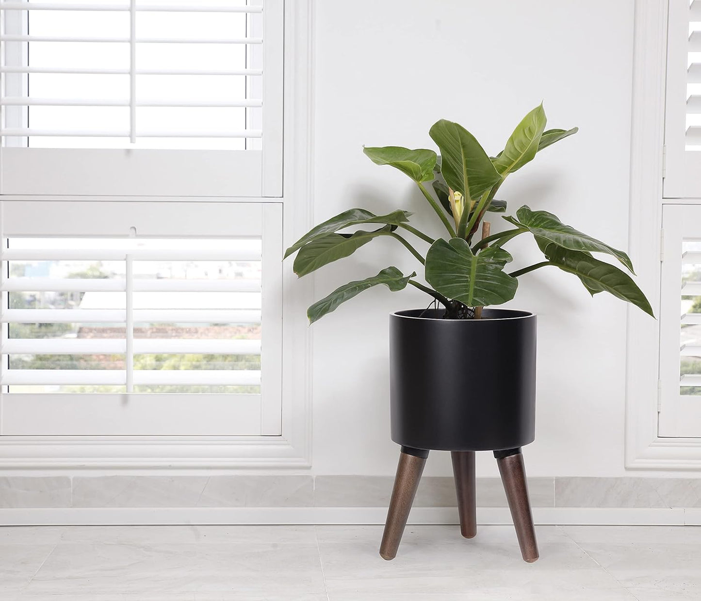 D'vine Dev 8 Inch Planter Pot with Stand, Mid-Century Tall Plant Pot with Legs for Indoor Plants, Small, Black, 88-O-A-2