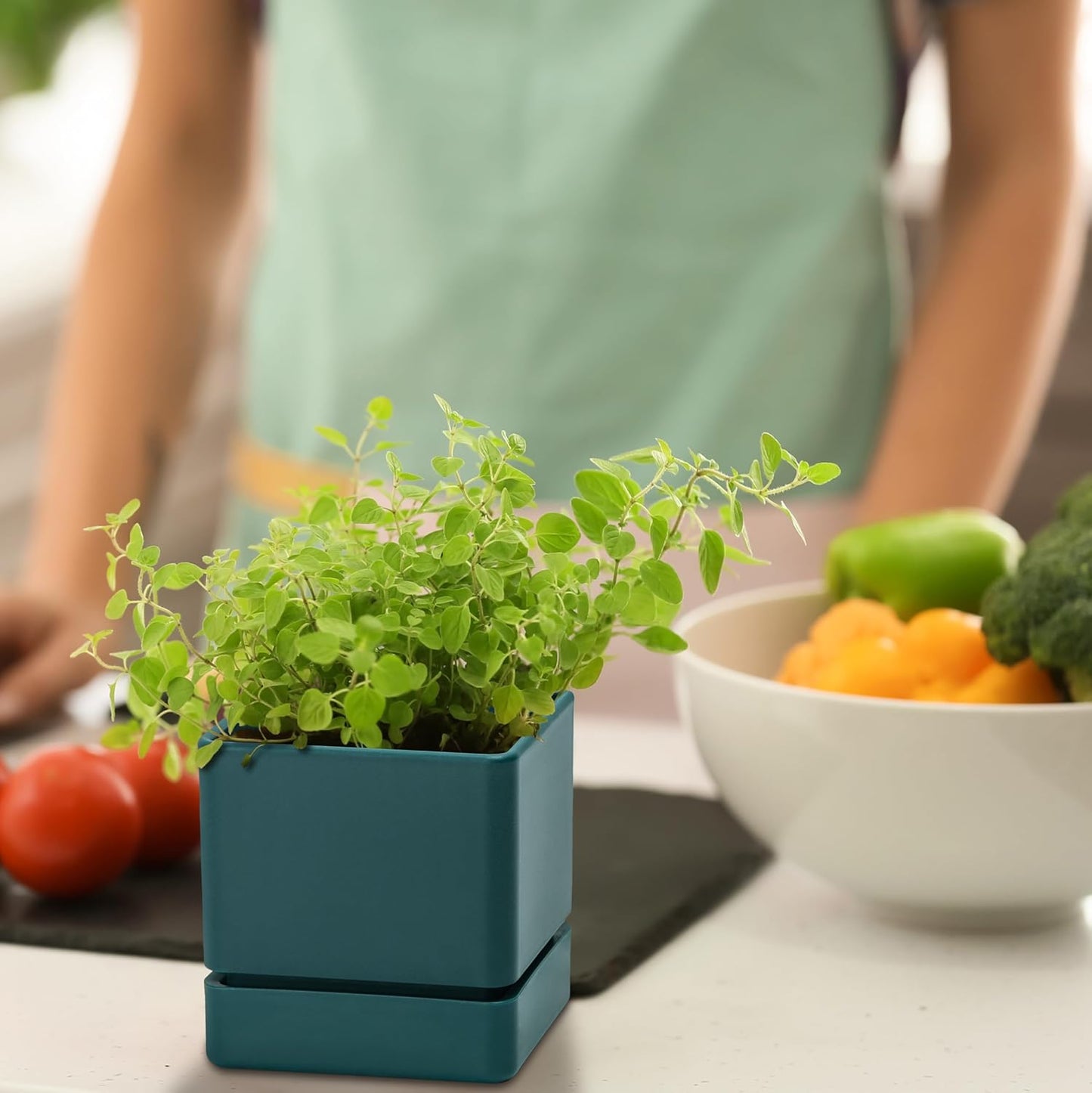 4 Inch Herb Planter Pot, Plastic Planter with Drainage Holes and Saucer, Modern Decorative Gardening Pot for Indoor Plants, Flowers, Herbs, Succulents, Green, Set of 1, 76-Y-C-1