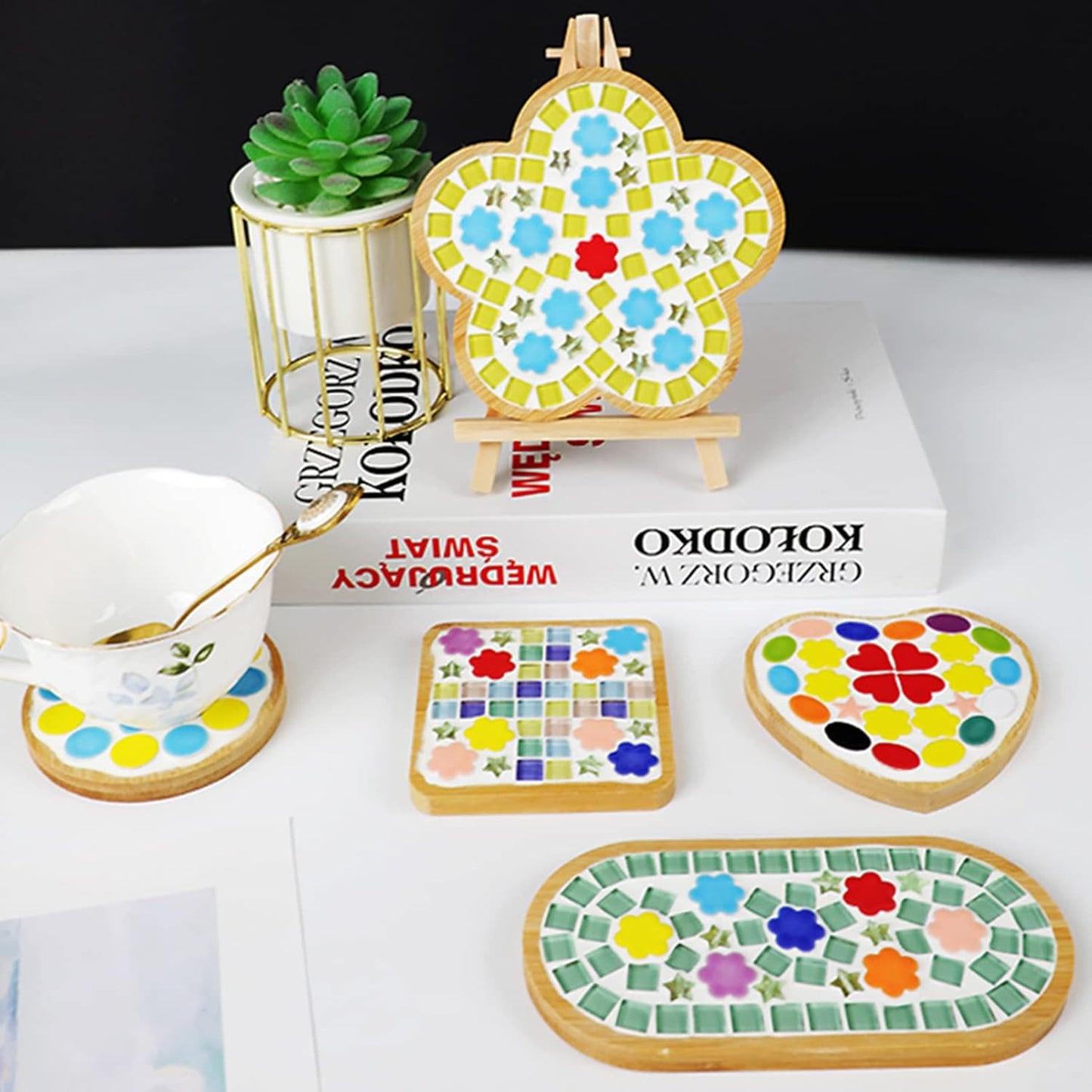 1.5x1.5 cm Ceramic Mosaics Pieces Stained Glass, Assorted Colors and Flowers Shapes, 44pcs/100g (Flowers Mix)