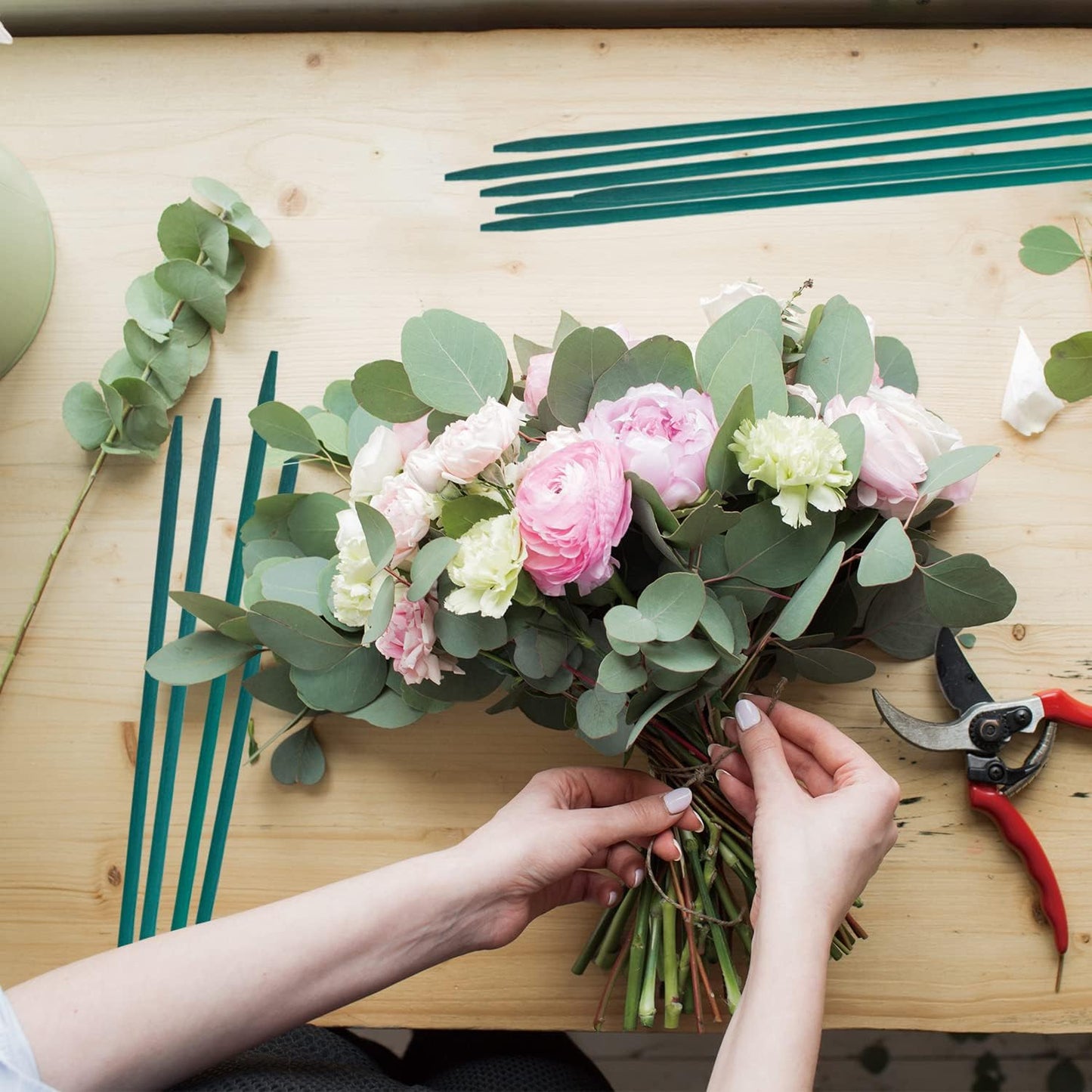 Green Bamboo Sticks Plant Stakes, Plant Support Sticks for Indoor Plants, GAGINANG Sturdy Bamboo Stakes, Floral Plant Support for Indoor and Outdoor Plants 25 Pack(15 Inches)