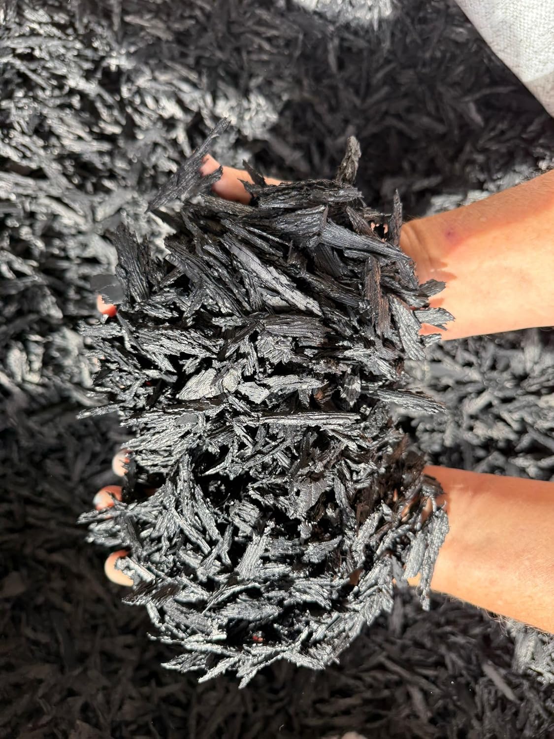 100% Wire-Free Shredded Rubber Mulch – Black – 10 lb (0.6 cu ft) – Long-Lasting, Low Maintenance, Safe for Kids & Pets – Ideal for Landscaping & Playgrounds