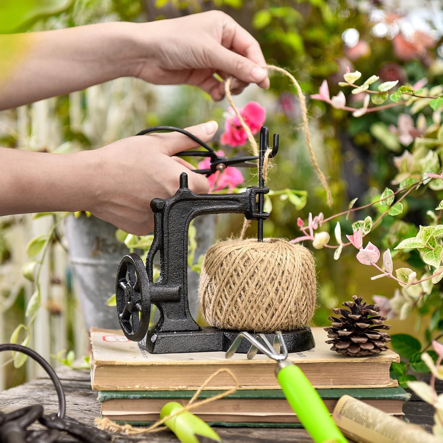 Sungmor Cast Iron Twine Holder and Scissors Set, Vintage Jute Twine Garden String Holder, Decorative Twine Dispenser with Cutter for Crafting, Gardening, Gift Wrapping, Sewing Machine Shape