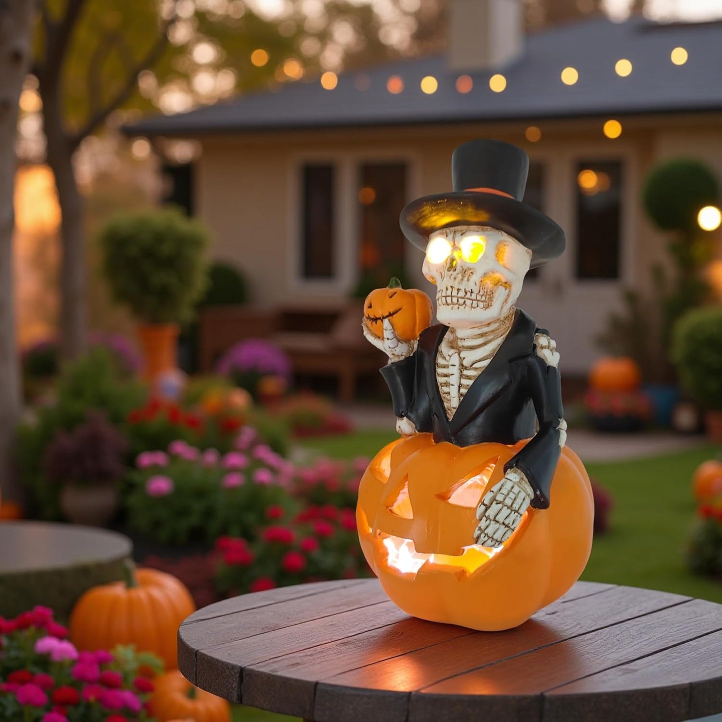 Halloween Solar Skeleton Pumpkin Lights Decor, Led Jack-O-Lantern Pumpkin Skulls Statue Figurine Light for Outside Garden Yard Porch Halloween Party & Home Indoor Outdoor Decorations