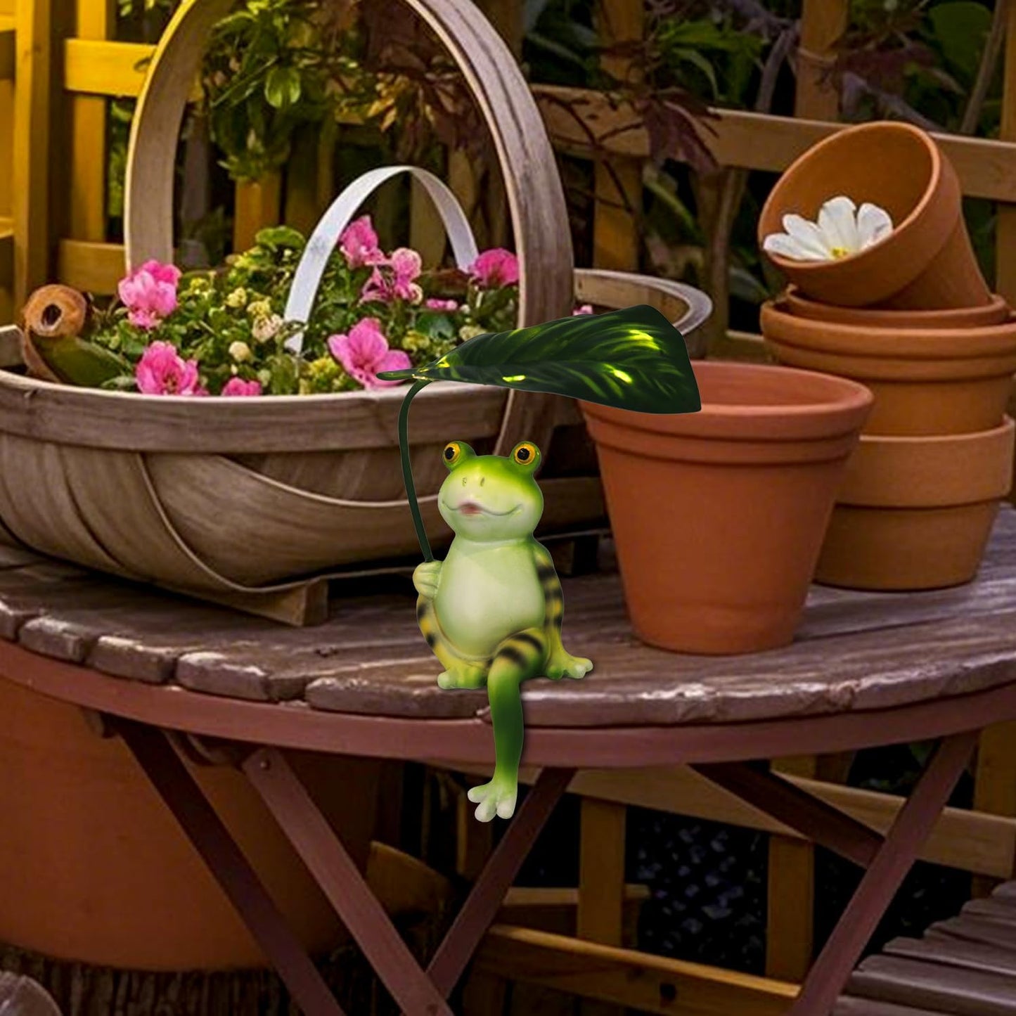 Solar Garden Statues Frog Garden Decor Figurine Lights with Umbrella for Outside,Yard Decorations Outdoor Patio Decor,Gardening Gifts for Women Mother's Day