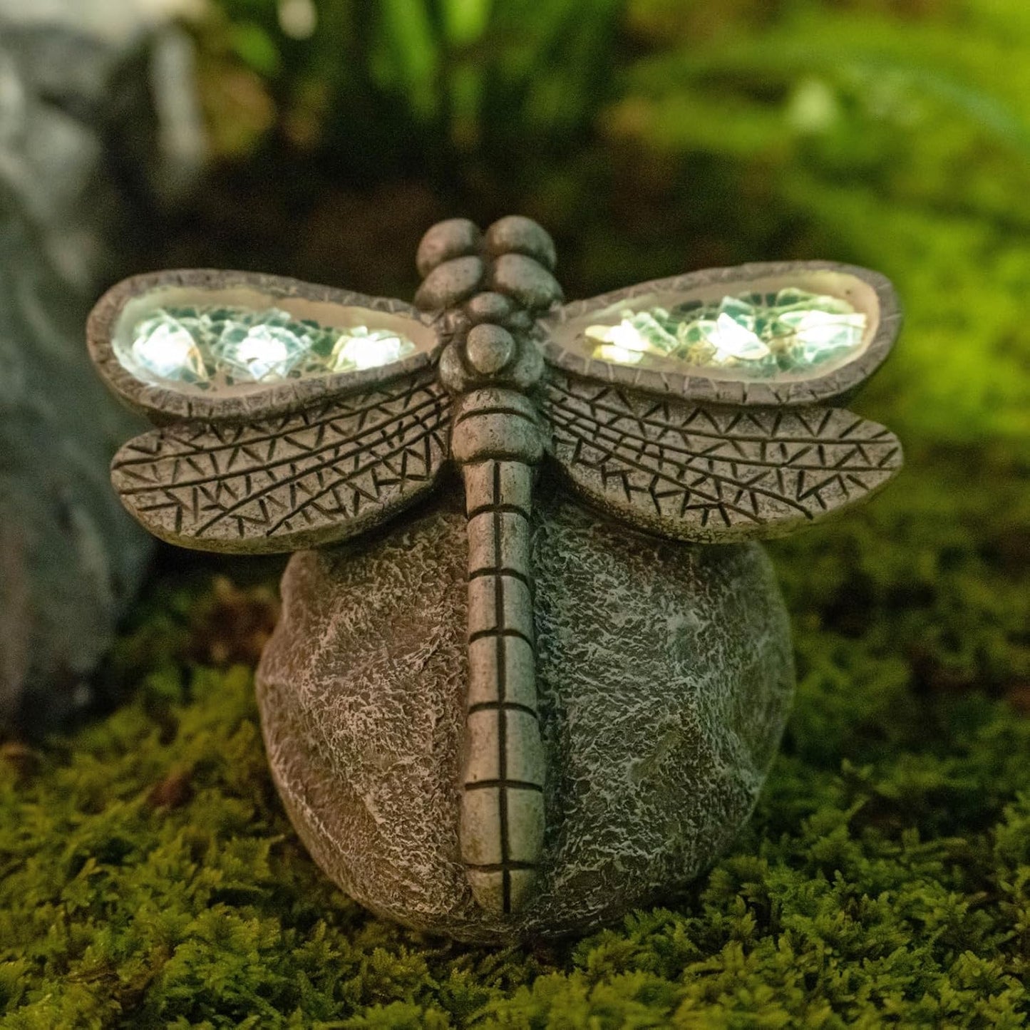 Garden Statue Dragonfly,Solar Dragonfly Decor for Outdoor,Resin Dragonflies Figurine with Solar Light for Patio,Balcony,Yard,Lawn Ornament,Perfect Garden Gift