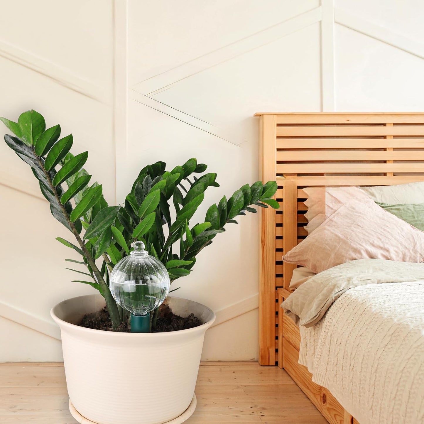 23 oz Extra Large Plant Watering Globes Top Fill, Clear Glass Water Bulbs with Terracotta Spikes Adapter, Slow Release Vacation Plant Watering Devices, Automatic Drip Irrigation, 2 Pack