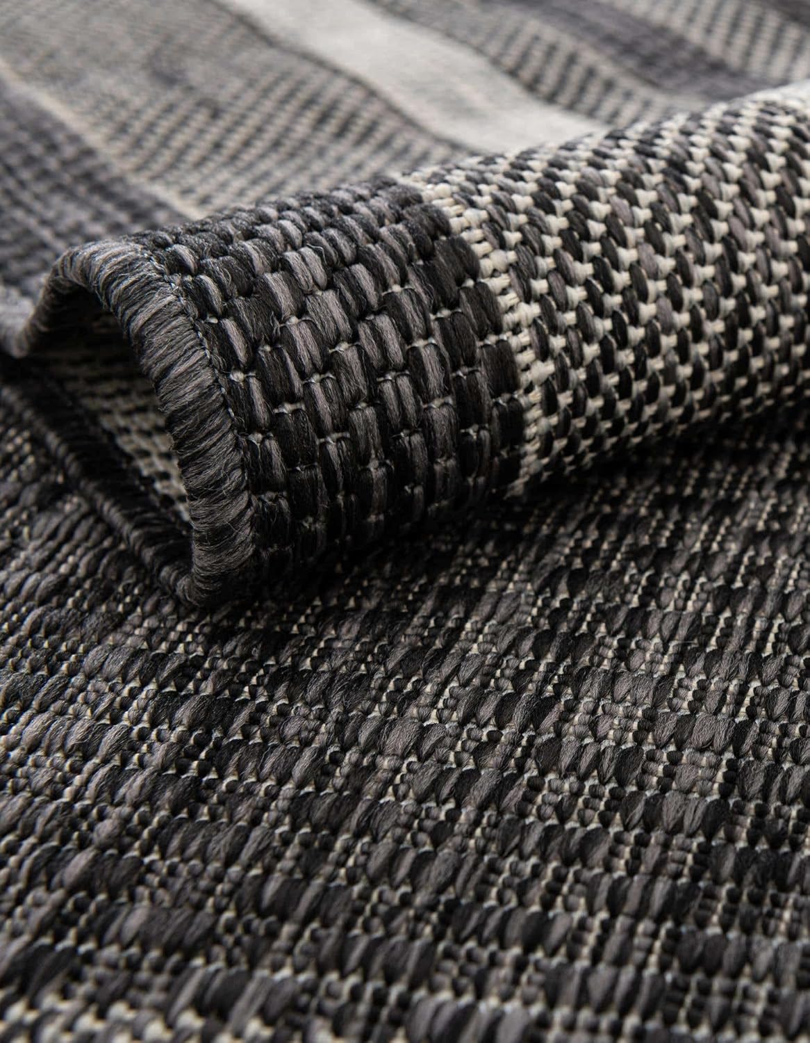 Unique Loom Outdoor Border Collection Area Rug - Soft Border (7' 10" Round, Black/ Ivory)