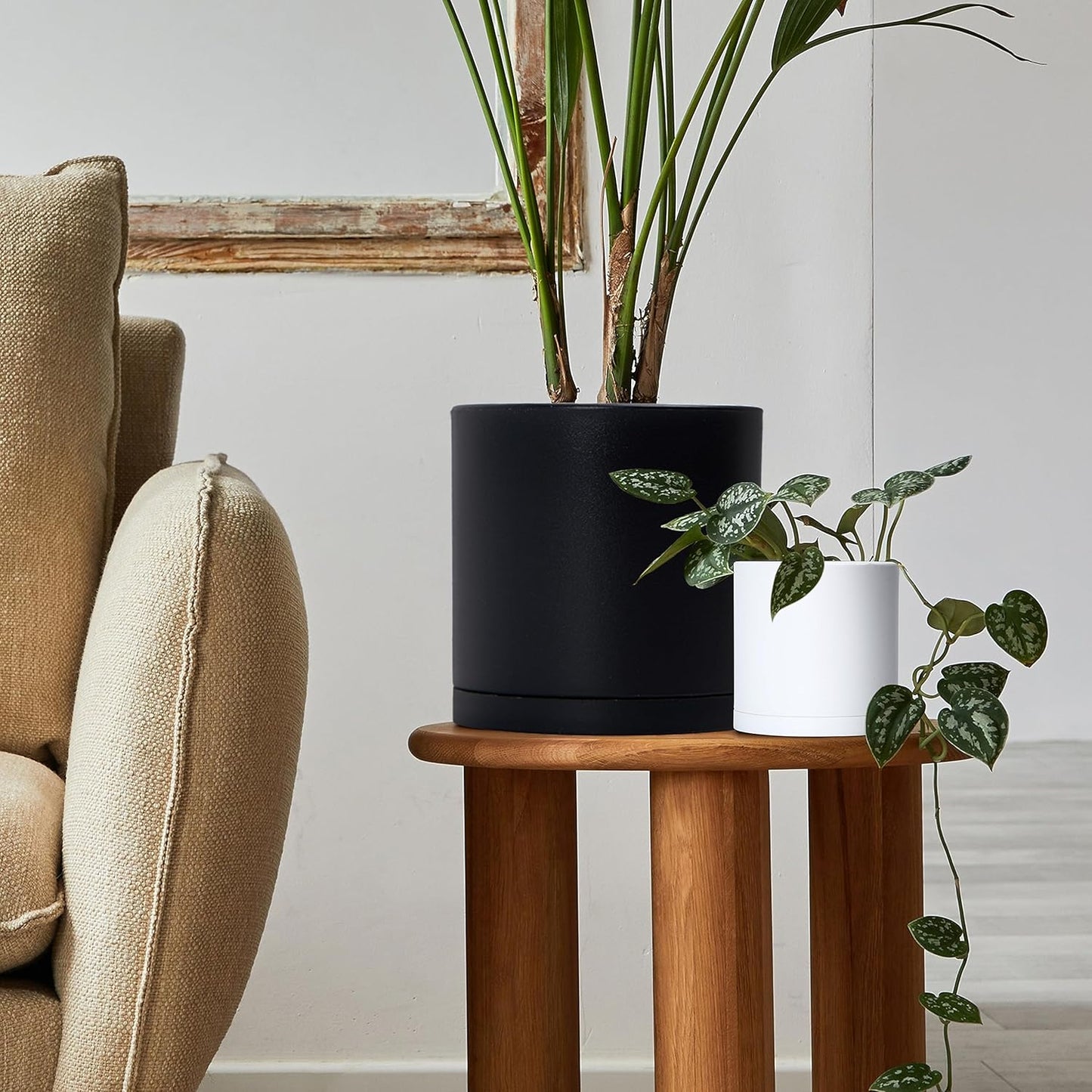 D'vine Dev 2 Pack 5 Inch Modern Plastic Plant Pots, Small Garden Planters for Plant with Drainage Holes and Saucers, White Color, 74-Z-G-1