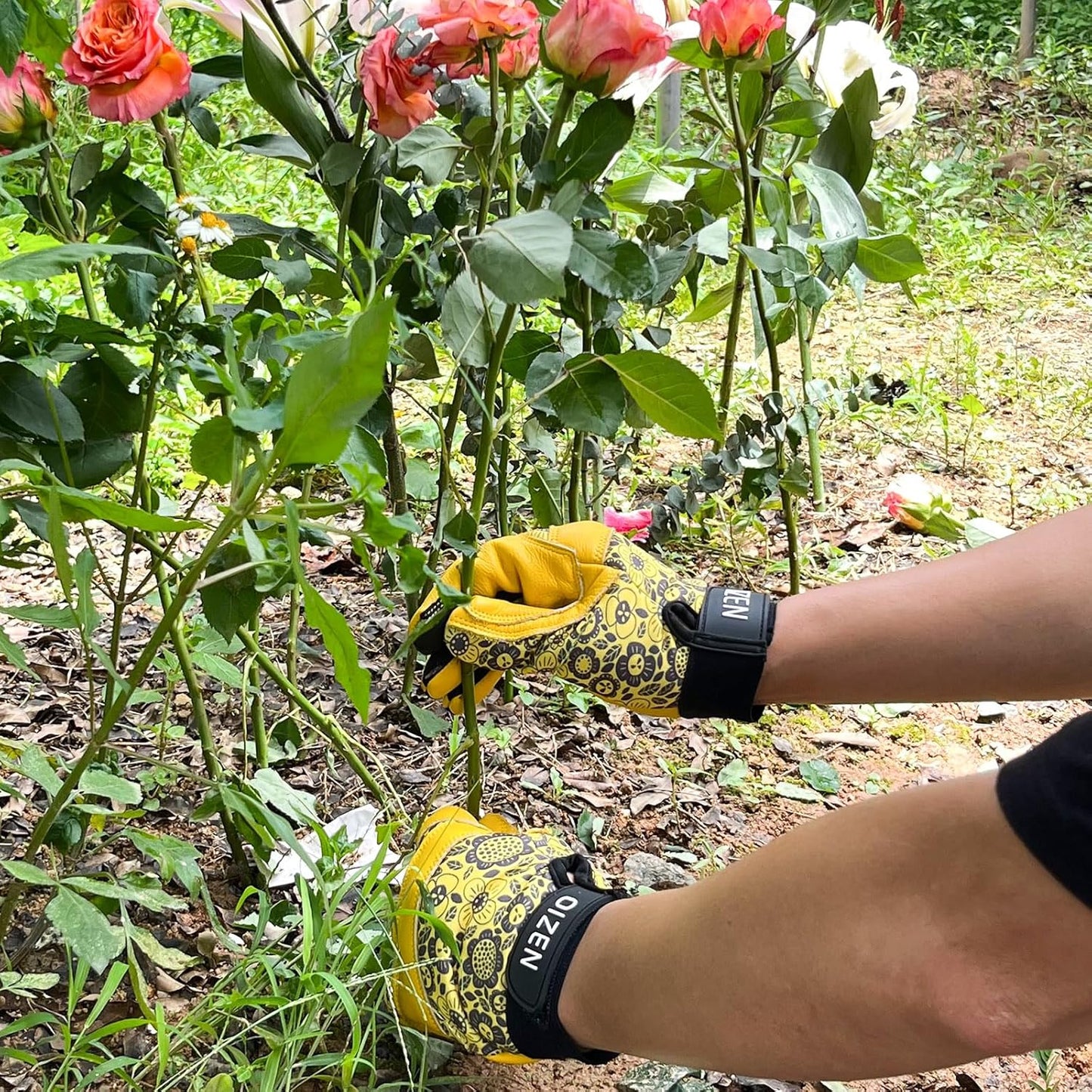 Cowhide Leather Thorn Proof & Puncture Resistant Gardening Gloves for Women and Men, Touchscreen Compatible Working Gloves for Weeding, Digging, Planting, Gardening Gifts for Women (Size Medium)